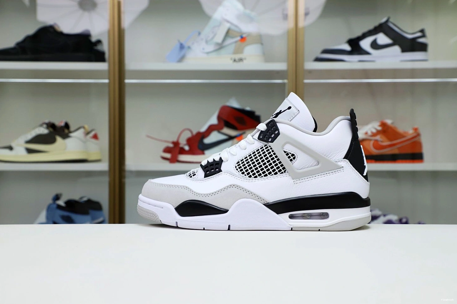 MILITARY AIR BLACK 4 JORDAN 0302